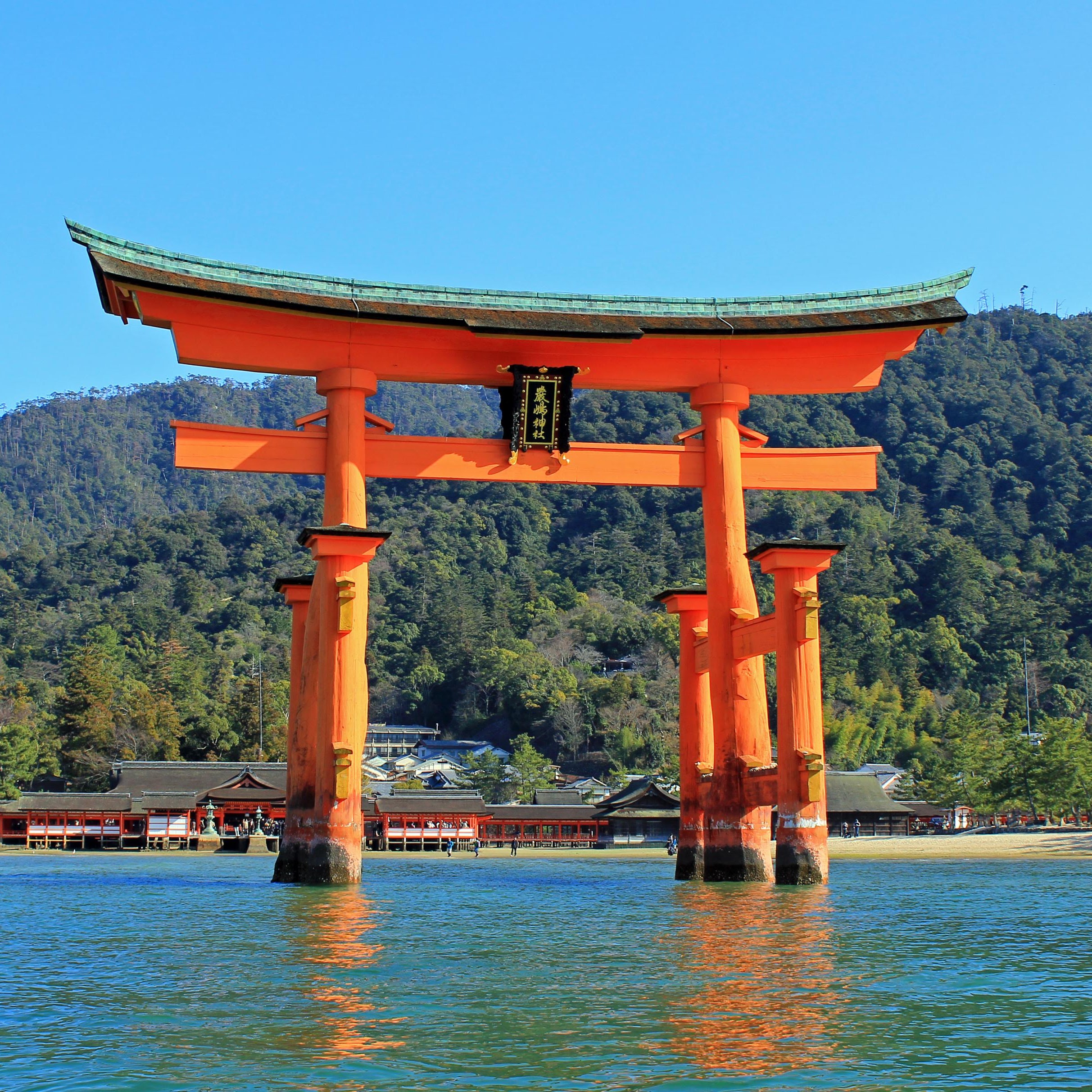 Itsukushima Shrine floating torii gate in Miyajima, Hiroshima